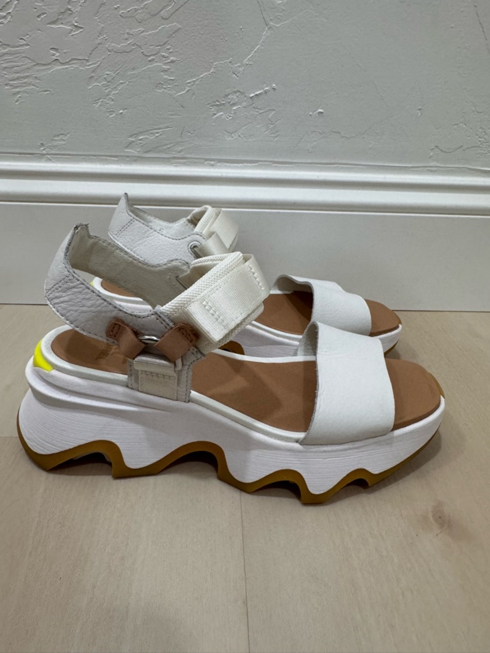 Sorel Kinetic Impact Y Strap Sandals Women's 7 Sea Salt White Tan Athleisure - Picture 4 of 14